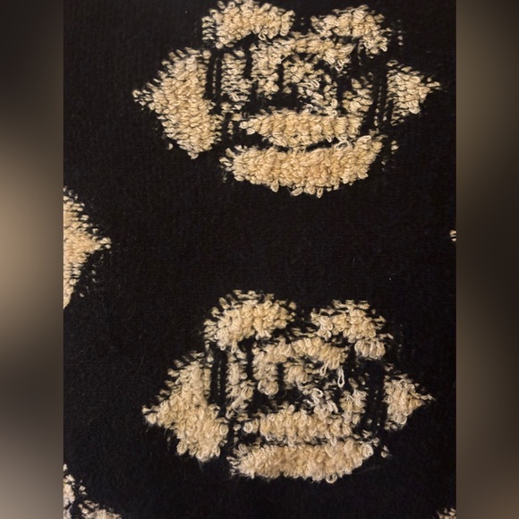 Threaded Leaf Black and cream cropped sweater - Picture 3 of 6